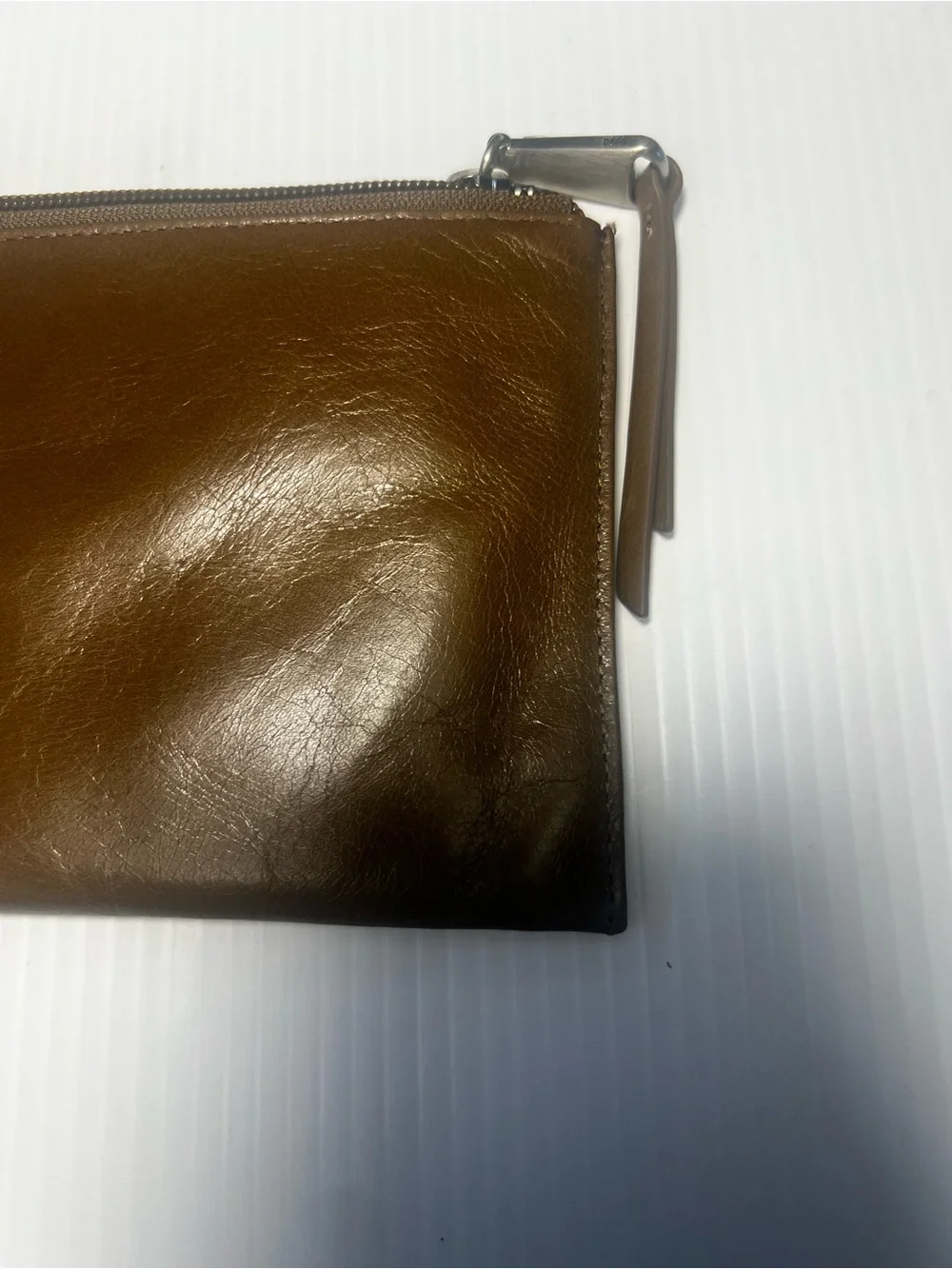 HOBO Vida Wristlet In Polished Leather - Truffle